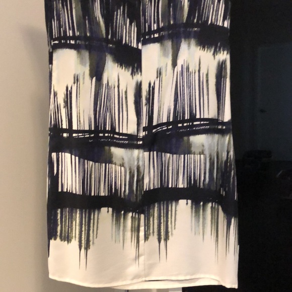 Jessica Simpson. Size 2. Black with white and navy blue design on front / back - Picture 5 of 5